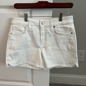 Tommy Bahama 4” inseam White Women's Jeans Shorts size 4